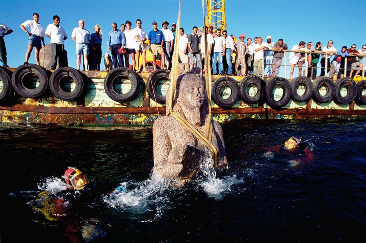 Franck Goddio and his team watch the rise to the surface of a colossal statue of red granite (5.4 m) representing the god Hapy, symbol of abundance and fertility and god of the Nile flood which stood in front of the temple of Thonis-Heracleion. Never before has the statue of a god of this size been discovered in Egypt, which indicates Hapy’s importance for the Canopic branch.