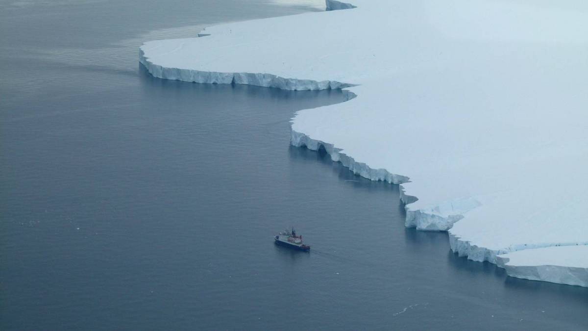 FS Polarstern in the inner Pine Island-Bucht4