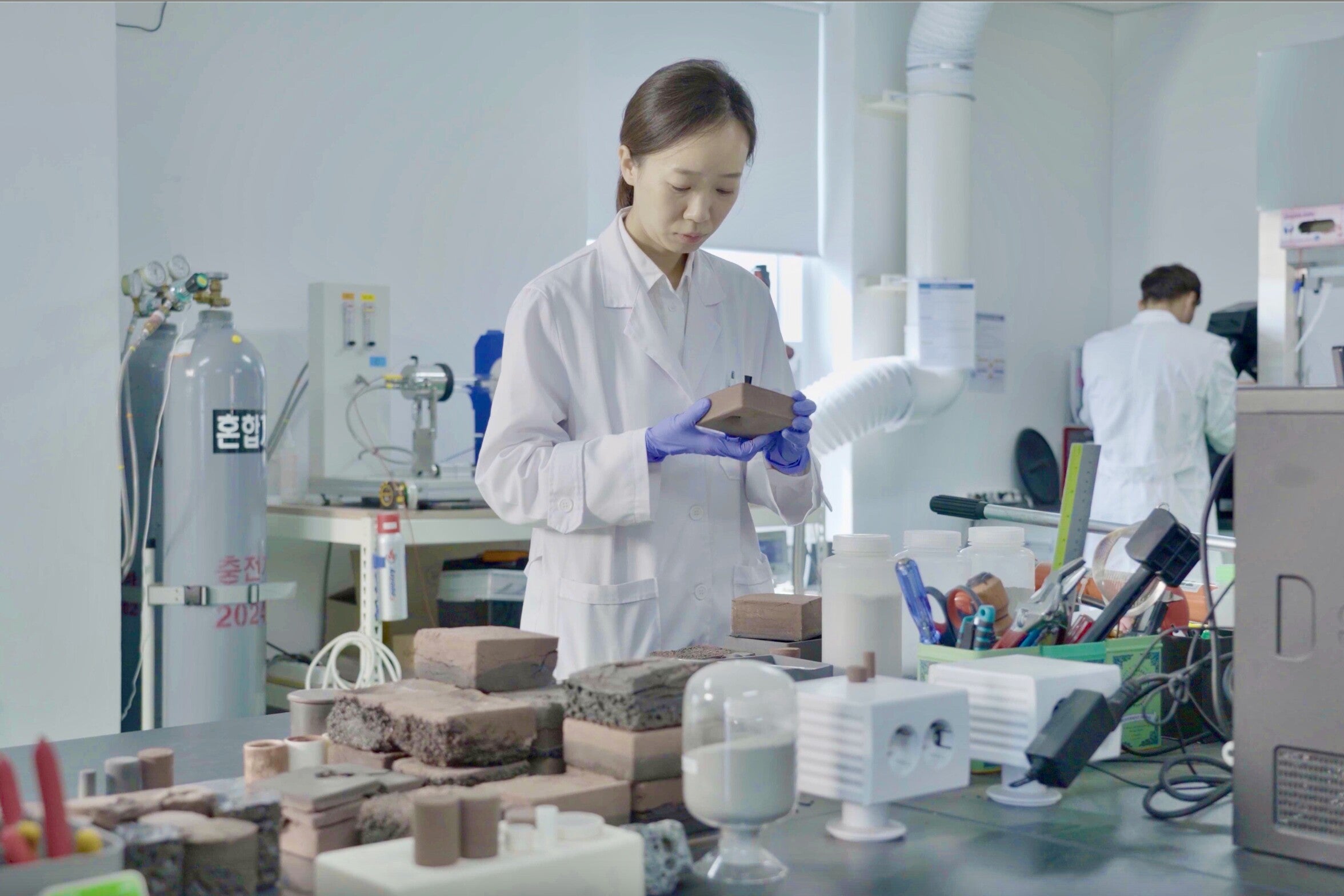 Researchers have developed a technology to produce construction materials using resources found on the Moon.