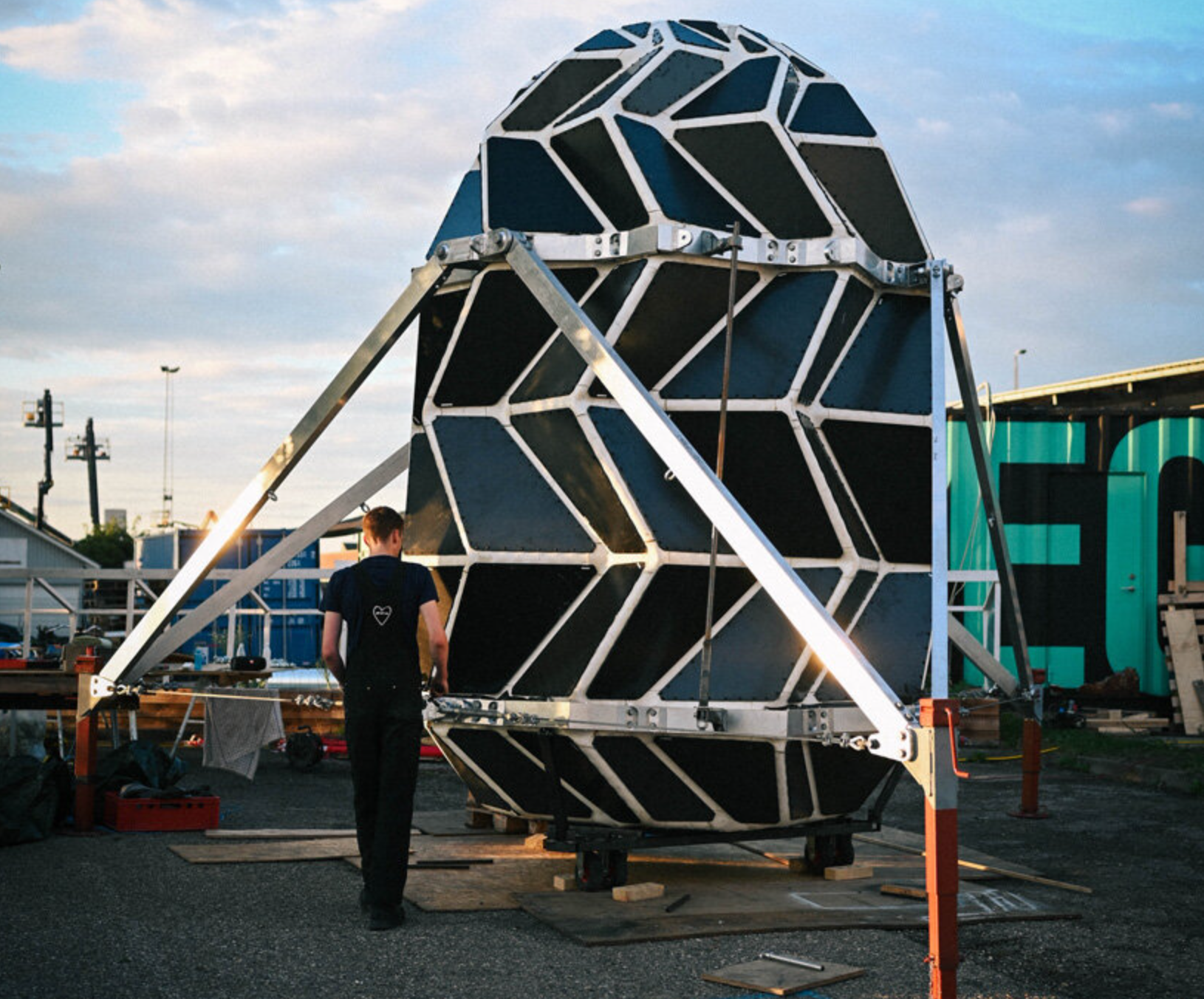 ‘Lunark’ in preparation for transport.
