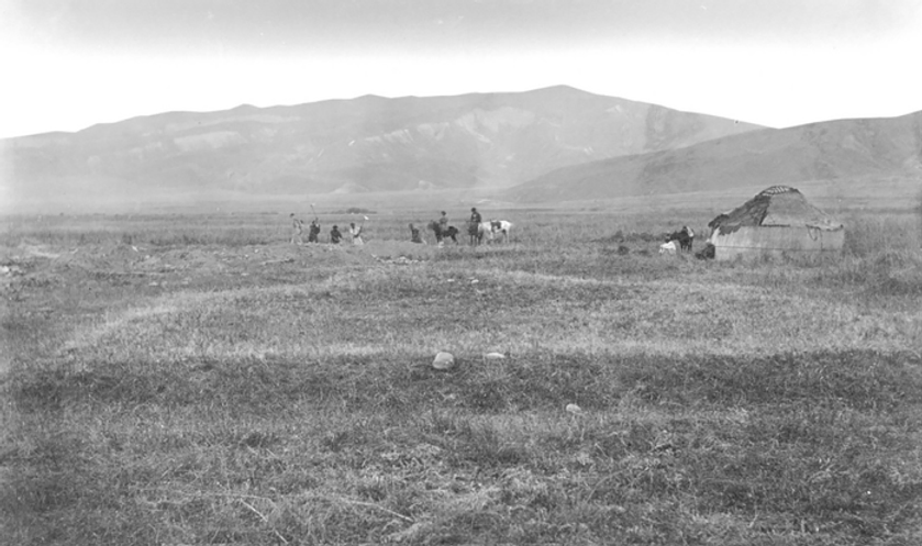 Excavation of the Kara-Djigach site, in the Chu-Valley of Kyrgyzstan within the foothills of the Tian Shan mountains. This excavation was carried out between the years 1885 and 1892. 