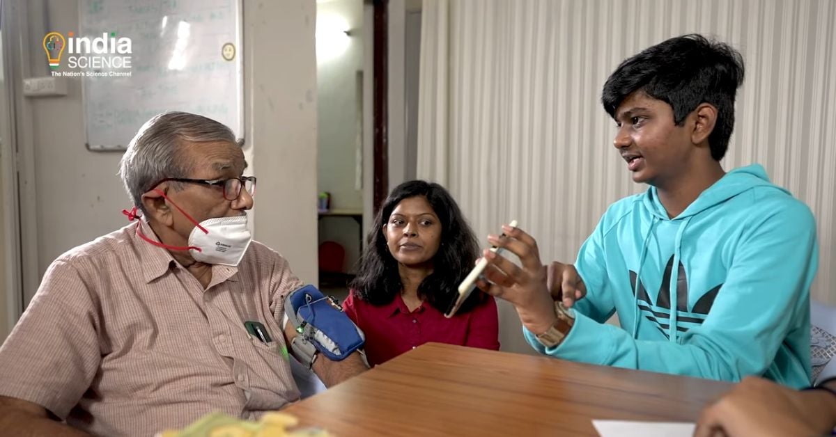 To gain a comprehensive understanding of Alzheimer's challenges, Hemesh spent time at a day center run by the Alzheimer’s and Related Disorders Society of India.