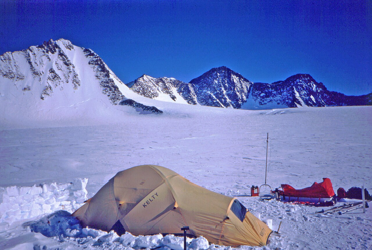The range is complex, consisting of scattered ridges and peaks of moderate height, escarpments, hills and nunataks, with the various units of relief set off by numerous intervening glaciers. The range is complex, consisting of scattered ridges and peaks of moderate height, escarpments, hills and nunataks, with the various units of relief set off by numerous intervening glaciers.