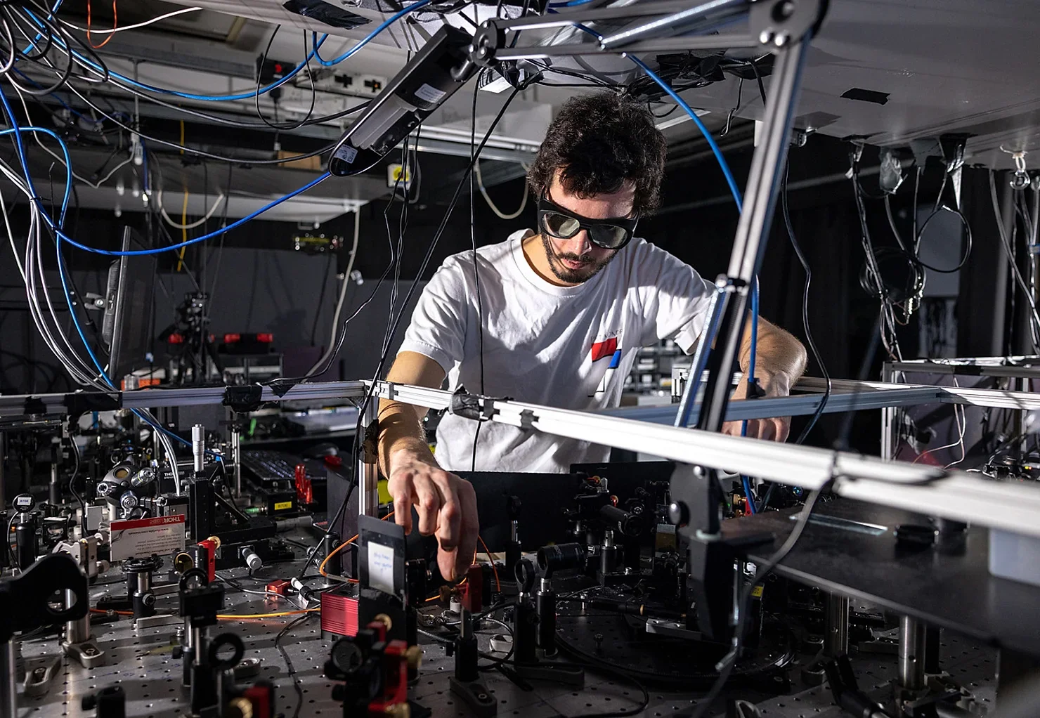 Breakthrough quantum physics experiment proves light travels in both