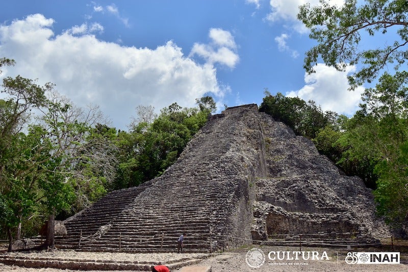 The discovery of the panel was recorded at 160 meters from Nohoch Muul, the tallest structure in Cobá.
