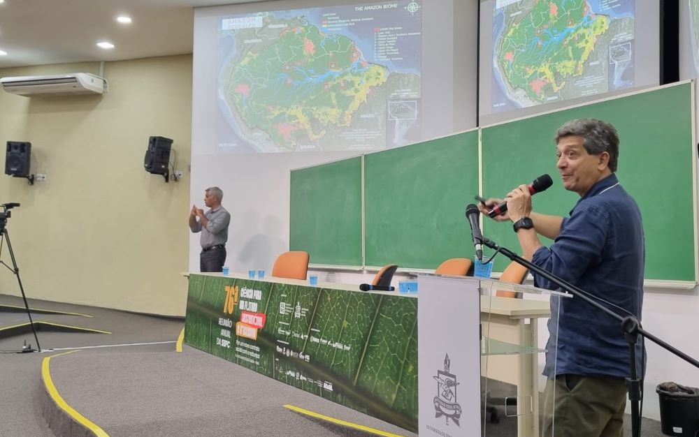 Neves delivered a presentation on his research on July 13 during the Annual Meeting of the SBPC.