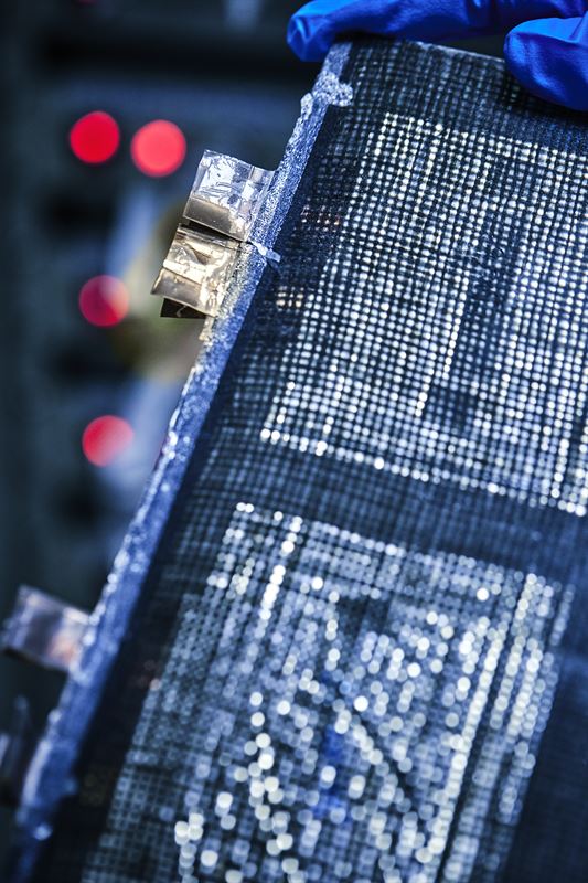 Researchers at Chalmers University of Technology have succeeded in creating a battery made of carbon fibre composite that is as stiff as aluminium and energy-dense enough to be used commercially.