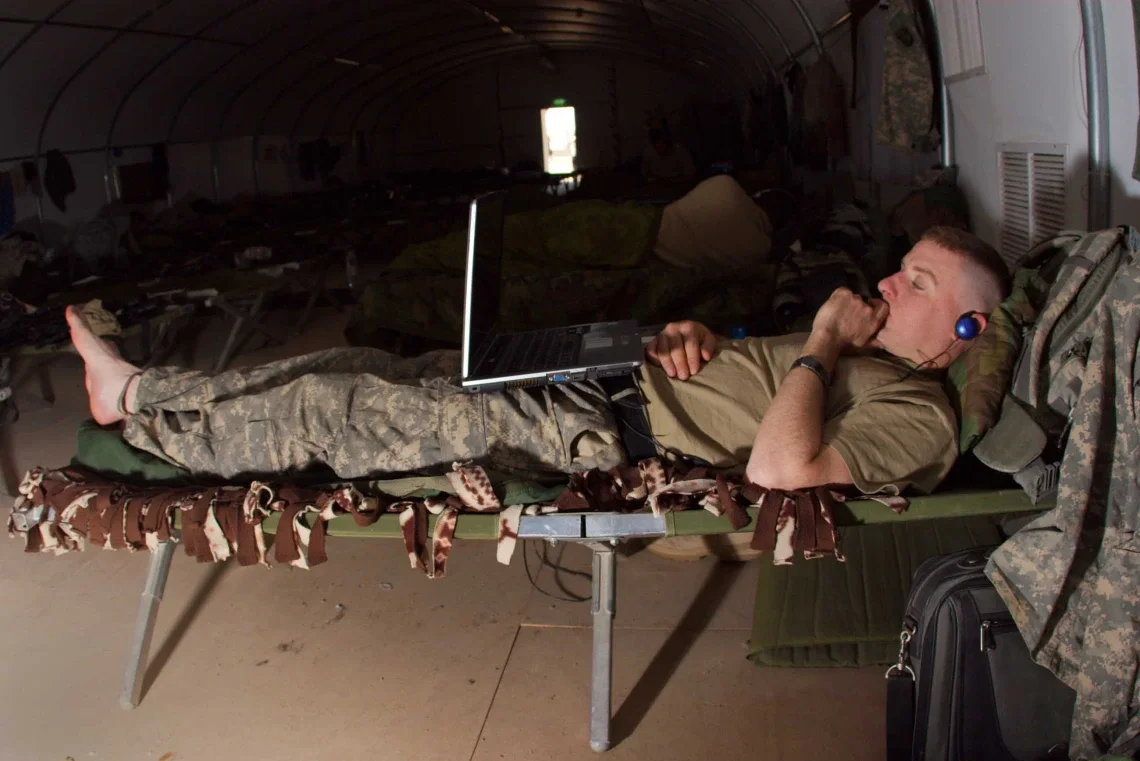 Researchers at the University of Arizona Health Sciences will be testing the long-term effects of a handheld transcranial magnetic stimulation device for insomnia with the eventual goal of developing an intervention for military personnel with insomnia. 