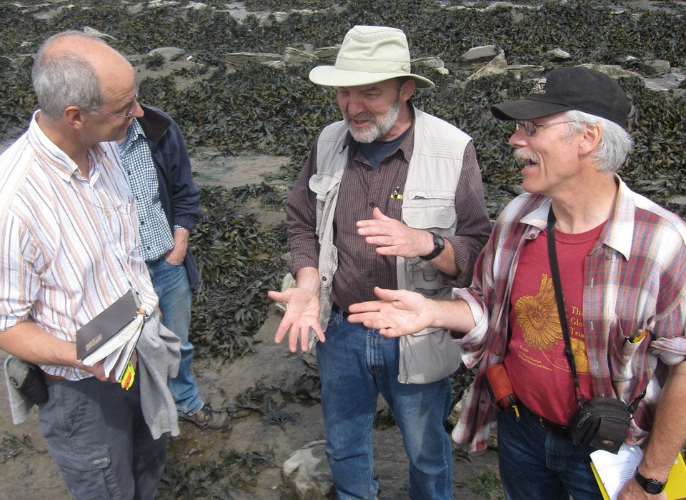 Many scientists, including Kent (center) and Olsen (right) lean toward massive volcanic eruptions that alternately cooled and heated the air. But British colleagues have spotted a single layer of rock here that may add a twist.