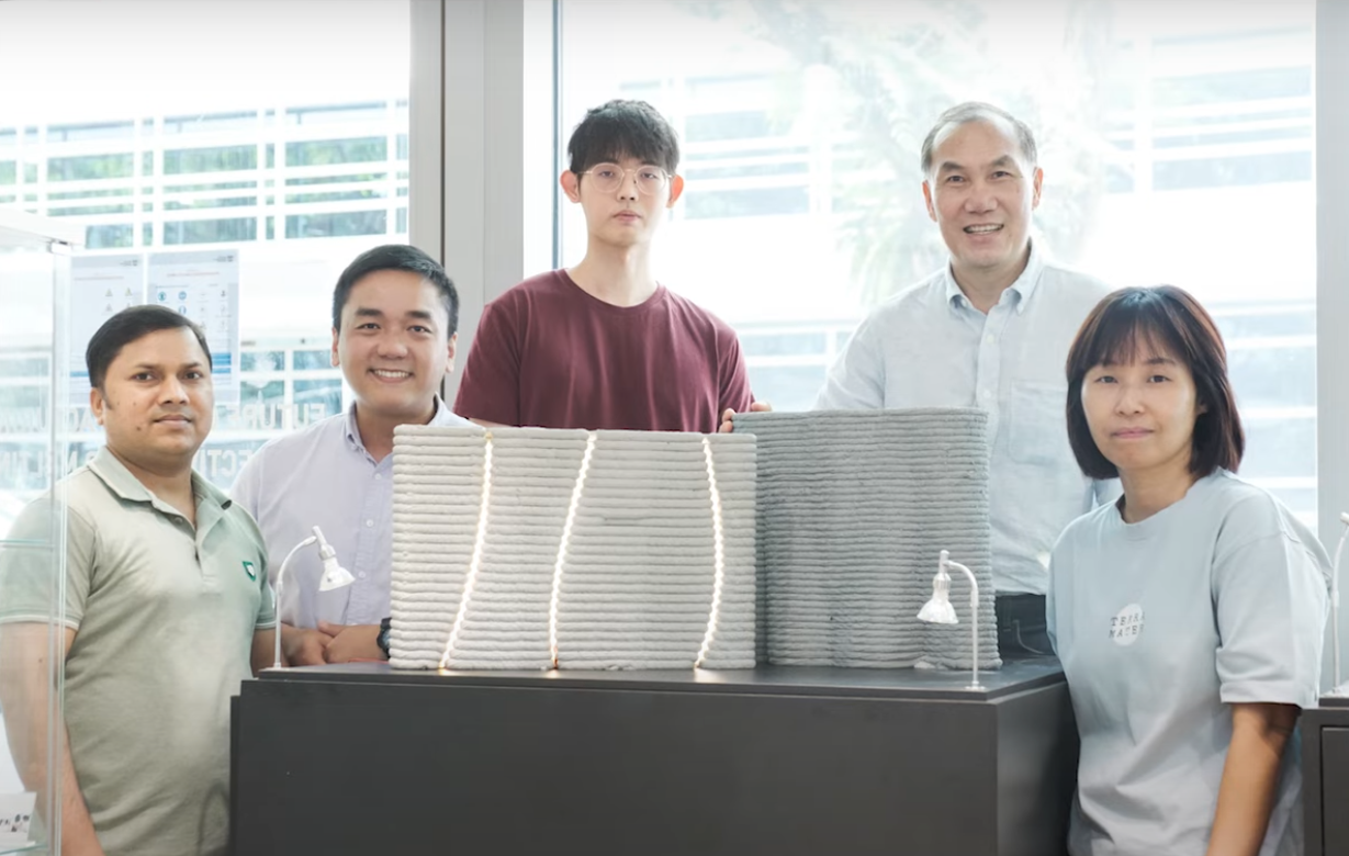 Members of the research team from the NTU School of Mechanical and Aerospace Engineering (MAE), and NTU’s Singapore Centre for 3D Printing (SC3DP), include (L-R) Dr Suvash Paul, Senior Research Fellow; Dr Daniel Tay, Research Fellow; Lim Sean Gip, PhD candidate; Prof Tan Ming Jen, Principal Investigator; Dr Lee Junghyun, Research Fellow.