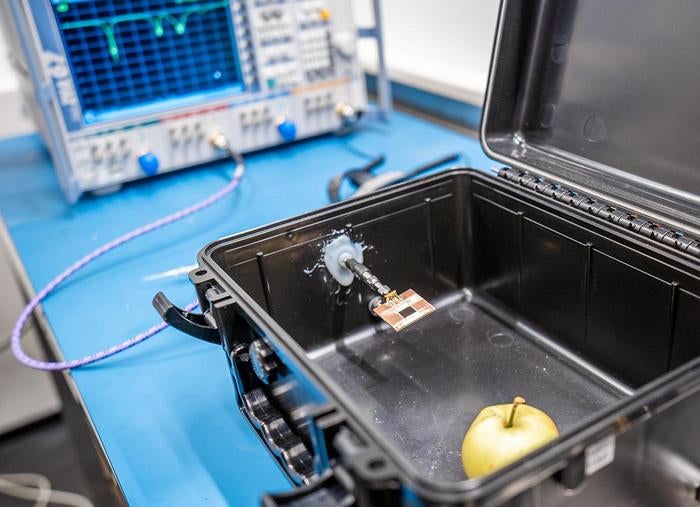 At the Norwegian University of Science and Technology (NTNU) in Gjøvik, researchers are combining sensors with antenna technology to be able to recognize different smells. 

