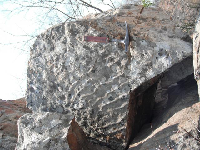 The sedimentary succession in the Manjeri Formation in Zimbabwe is 130m thick with the lower part dominated by argillite and quartzite and ironstone and the other 80m by siltstone and argillite.