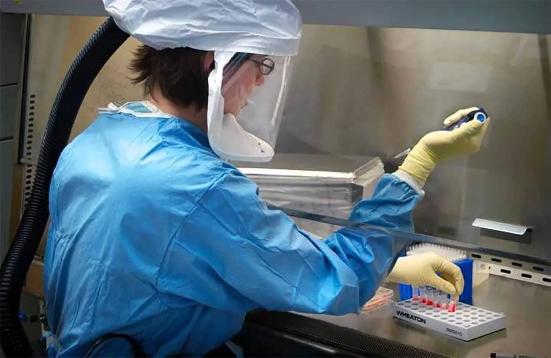 Scientist works in a biosafety level 4 lab run by the US Centers for Disease Control and Prevention. 