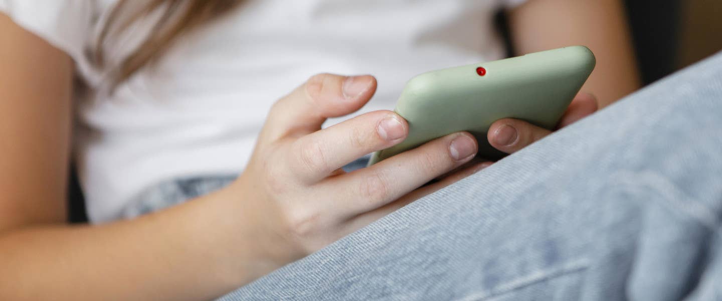 Encouraging children to engage in physical activity while setting limits on screen time could significantly reduce mental health risks.