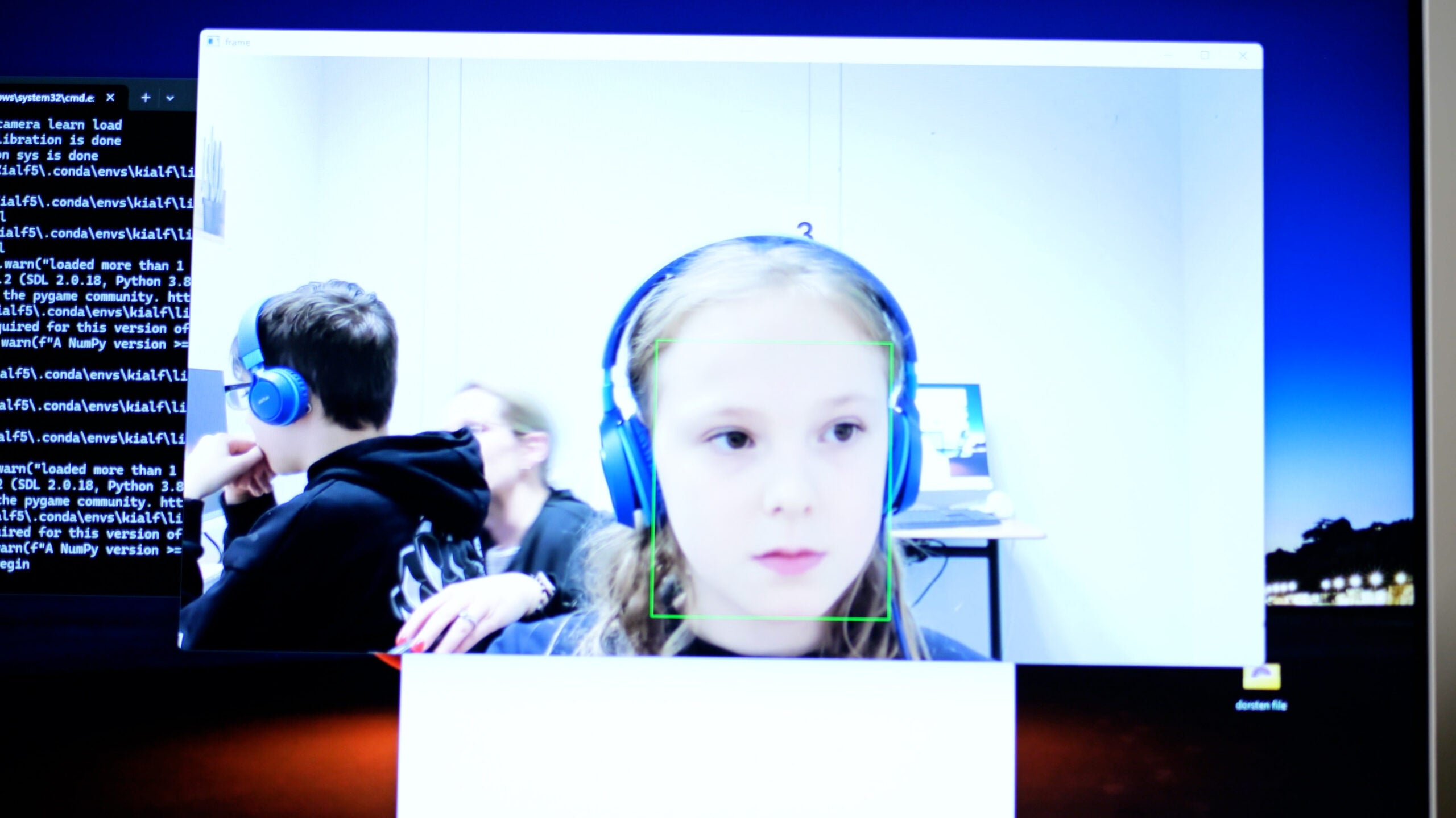 Lotta practices math on the computer at the Wulfen Comprehensive School, with the help of AI and eye tracking.