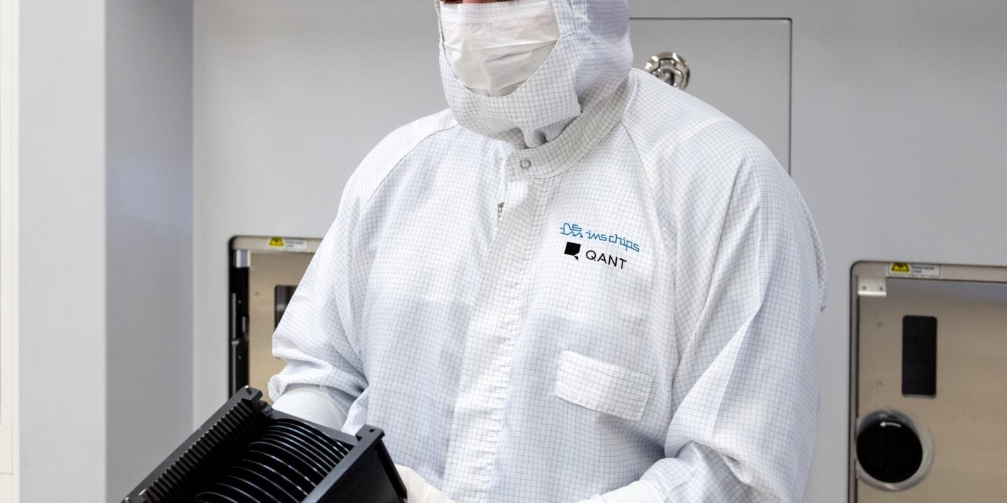 Q.ANT employee. By using existing semiconductor factories and upgrading them, the new approach significantly reduces costs and accelerates the development of AI processors. 