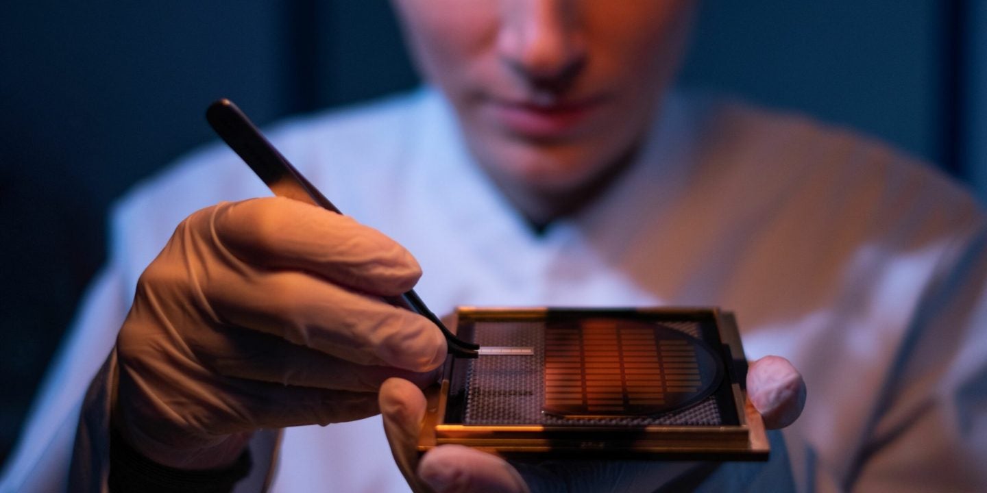 The 19″ housing contains a Quantum Photonic Processor for generating random numbers