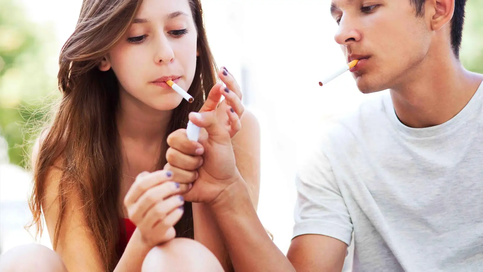 at what age do most people begin smoking cigarettes quizlet Who still smokes in America? The poor, middle-aged, and bisexual LHI: Tobacco Use Among Adolescents