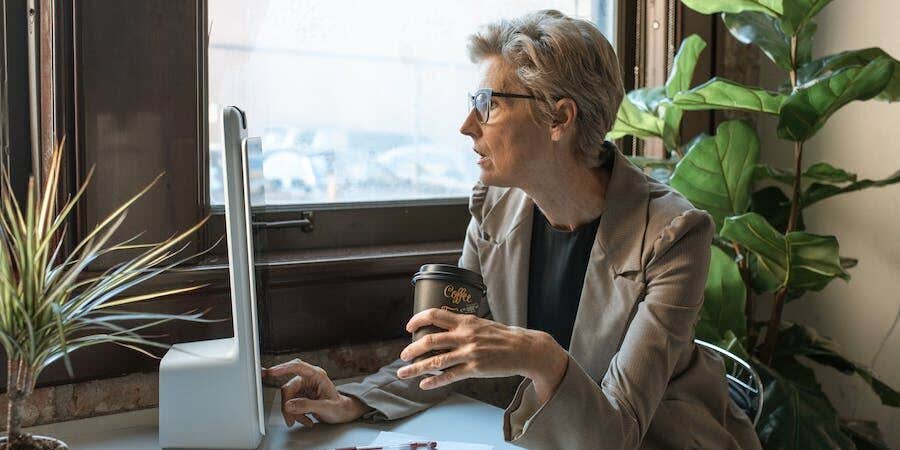 Digital tools and inclusive work design can help people with dementia stay employed and thrive at work.