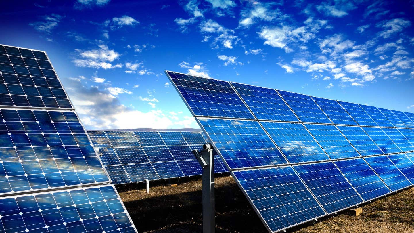 To get more energy from sunlight, researchers have long searched for alternatives—especially those that work without the complex junctions silicon needs.