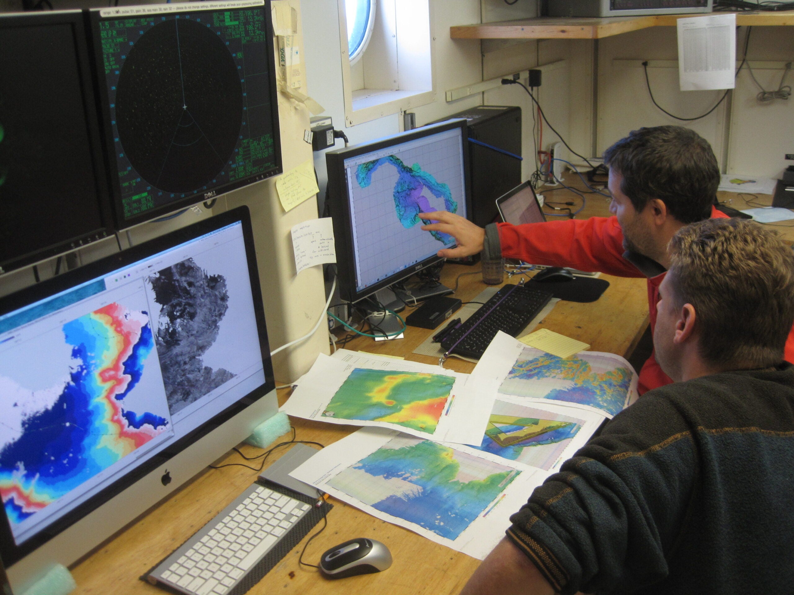 Co-lead scientists Jasper Konter and Matt Jackson look for a suitable sampling site using data of seamount collected with the research ship's sonar system. 