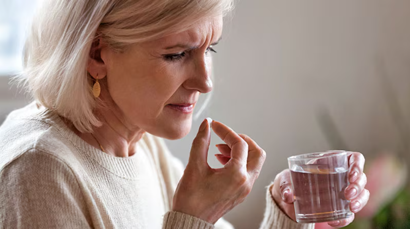 A new study suggests that statins might ease the mental decline linked to Alzheimer's disease.