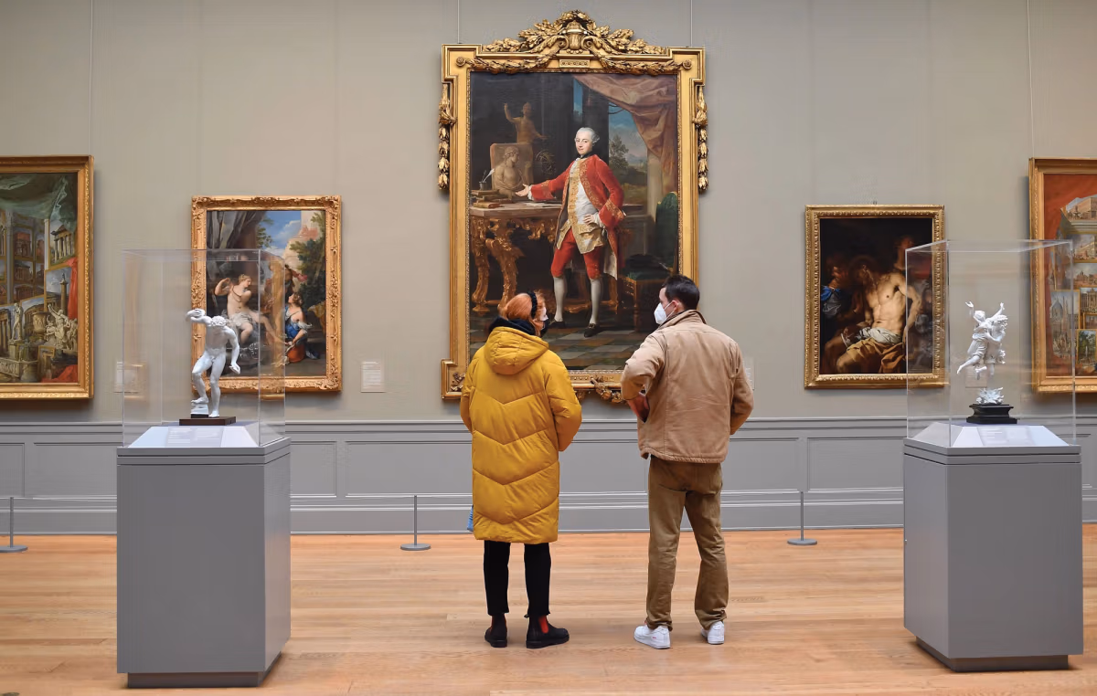 Viewing art improved mental health in 6,805 participants across 38 studies, highlighting strong links between art viewing and mental health benefits.