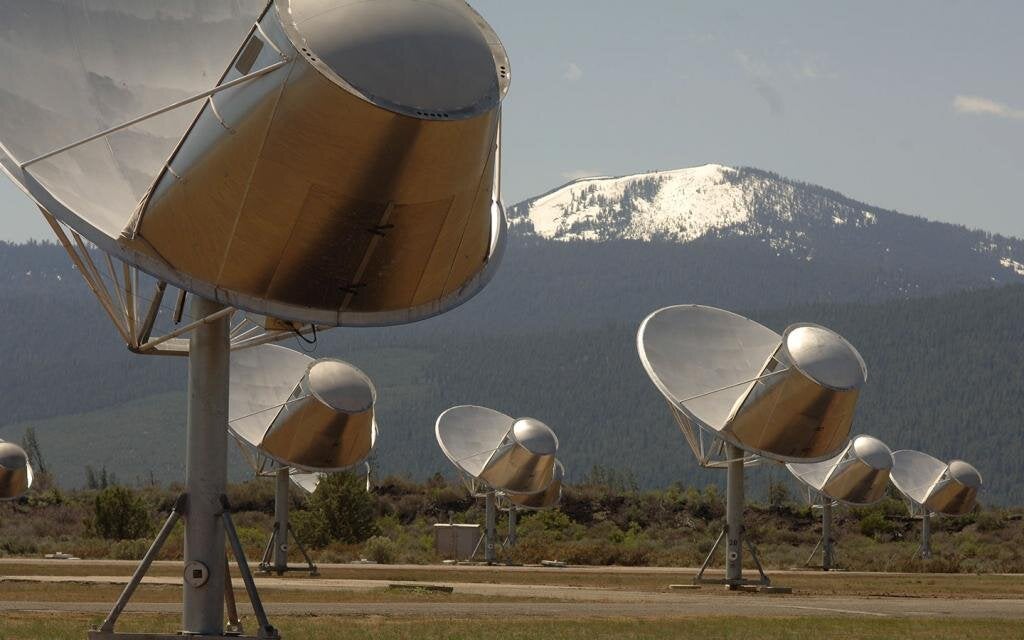 Students examine live radio signals from deep space, learning to decode real astronomical data using modern tools and guided scientific methods.