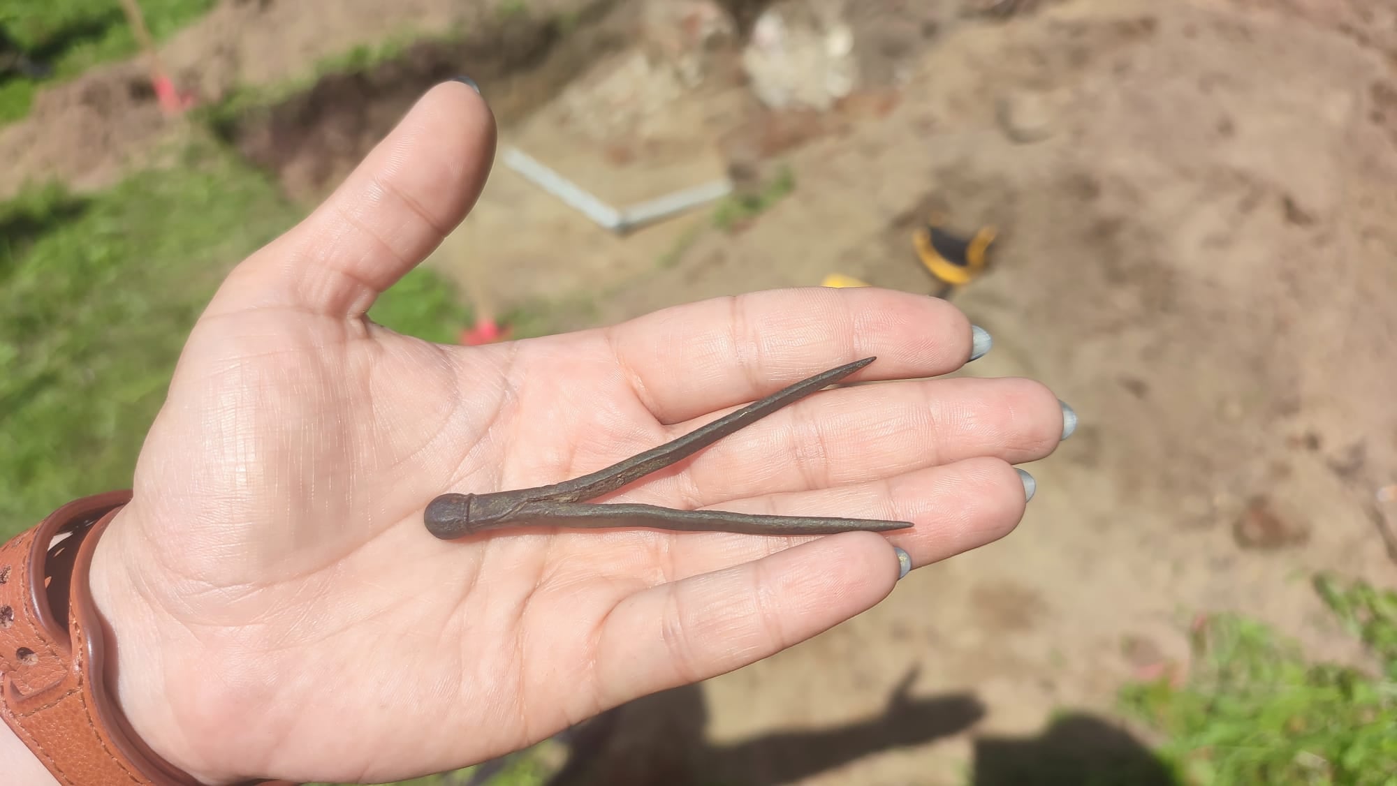 The newly found compass is of the crowfoot type, commonly used in the 1500s for astronomical, geodetic, and cartographic measurements