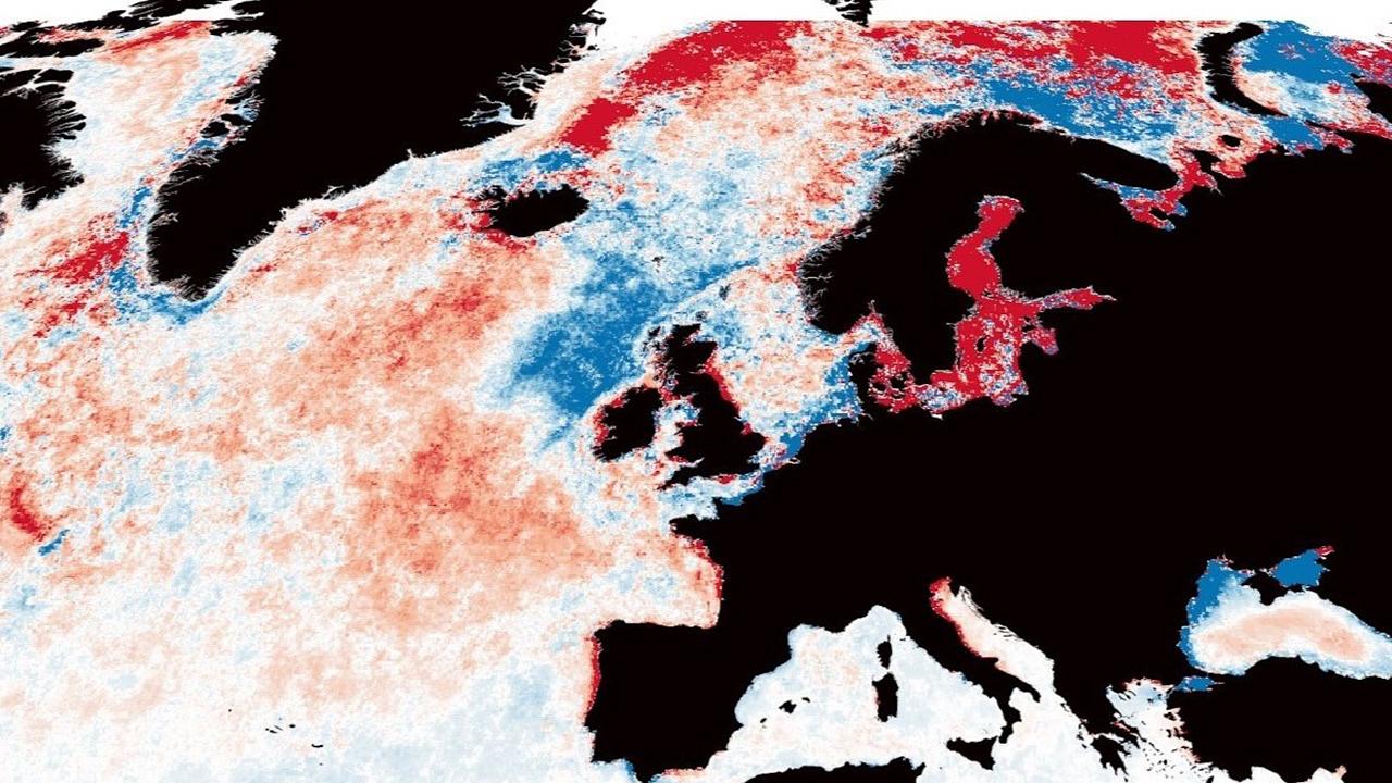A map focused on the UK and North Atlantic Ocean showing changes identified through this project – red areas indicate regions where the oceans are getting darker, while blues indicate regions where they are getting lighter