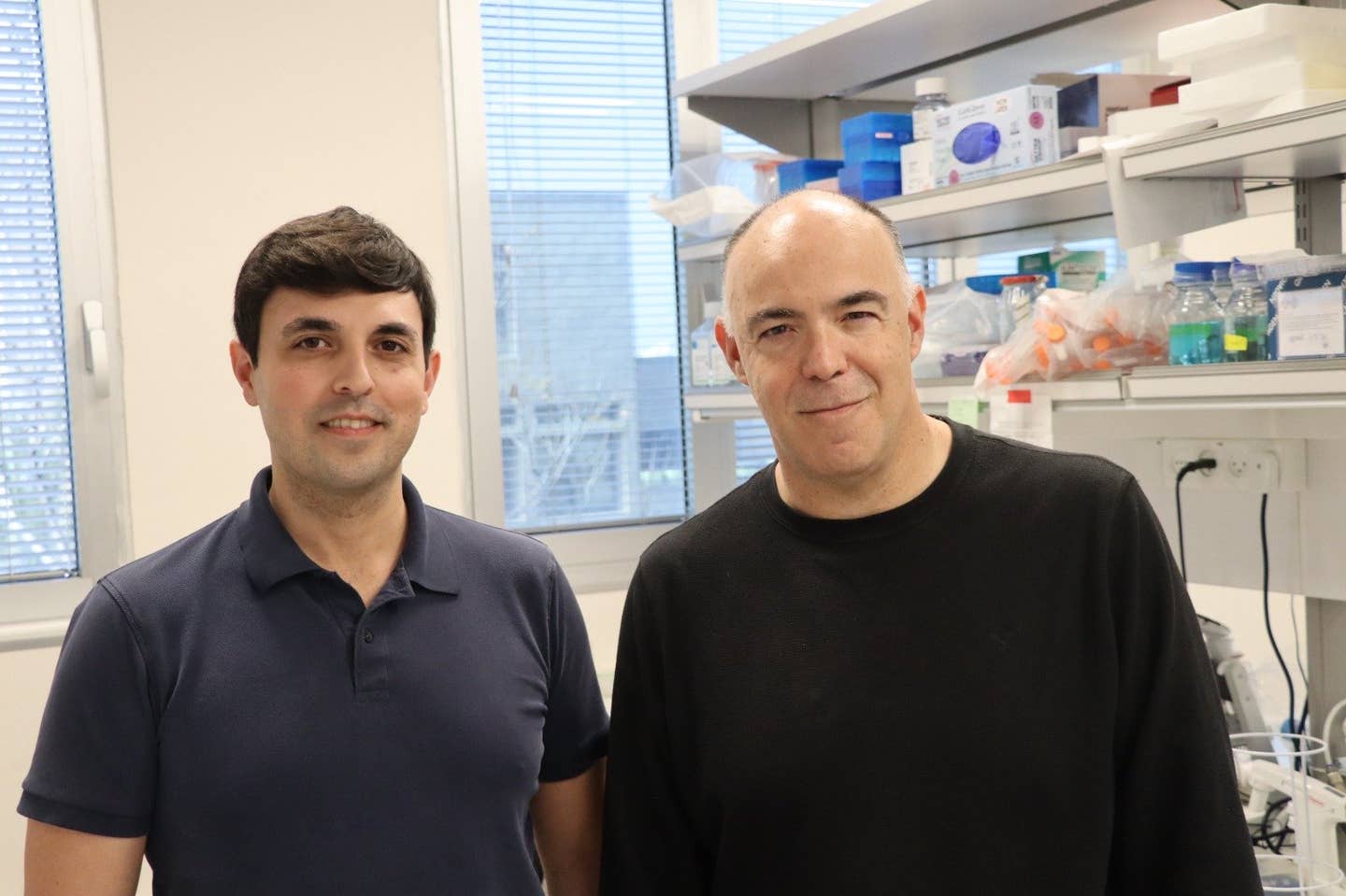 Dr. Edo Kon (left) and Prof. Dan Peer created the first mRNA vaccine effective against bacteria, marking a significant advance against antibiotic-resistant infections worldwide.
