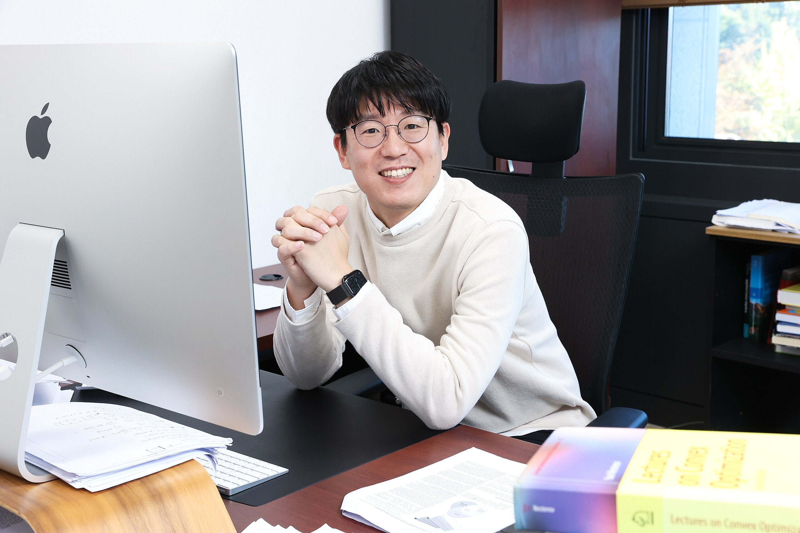 Professor Jae Kyoung Kim of KAIST's Department of Mathematical Sciences.