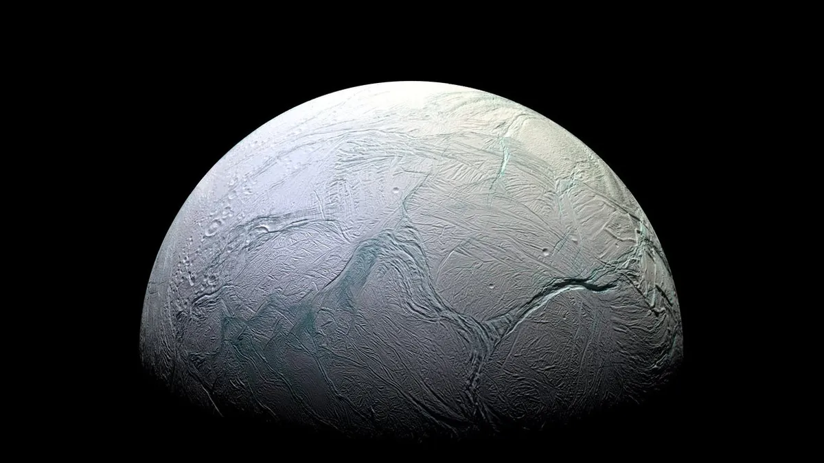 NASA’s Cassini spacecraft captured this image of Enceladus, Saturn’s icy moon. New models now shed light on why Enceladus harbors a hidden ocean beneath its surface, unlike its neighboring moons.