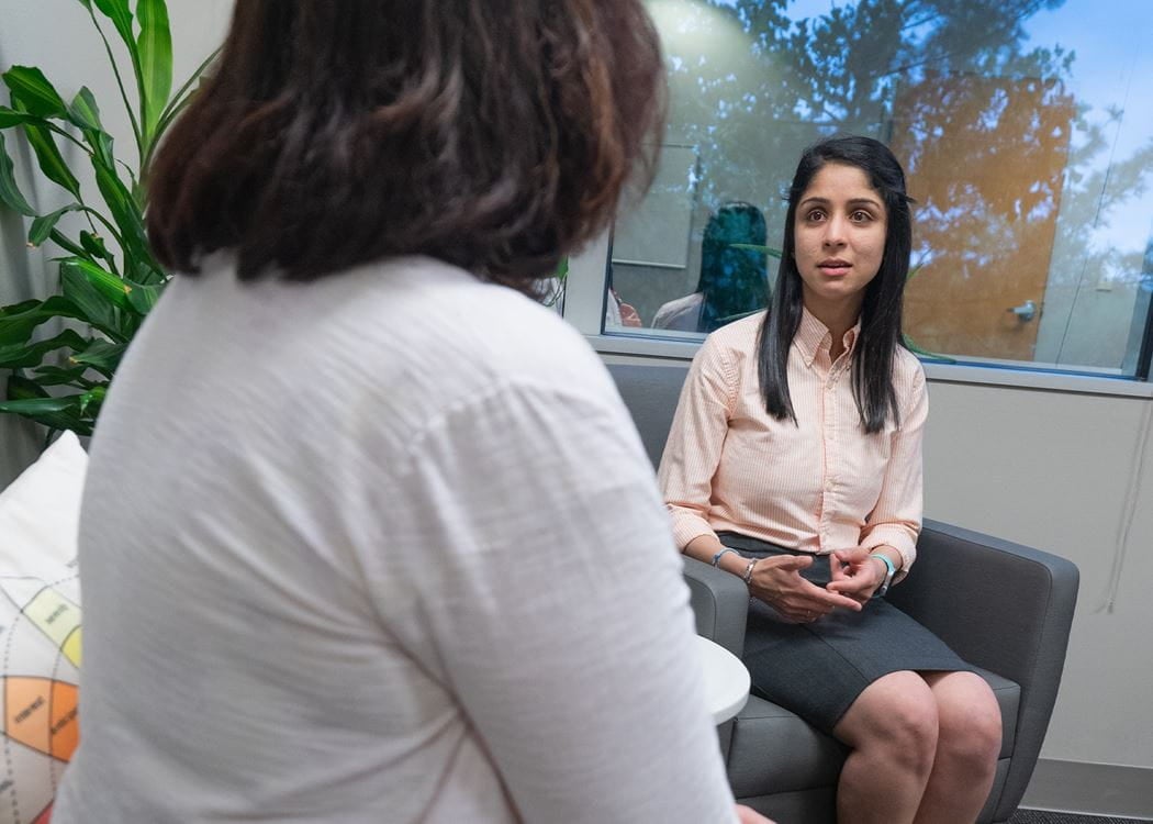 Psychiatrist Evita Singh, MD, shares her “Take 5” technique with a patient who is searching for ways to refocus her priorities and improve her attention span.