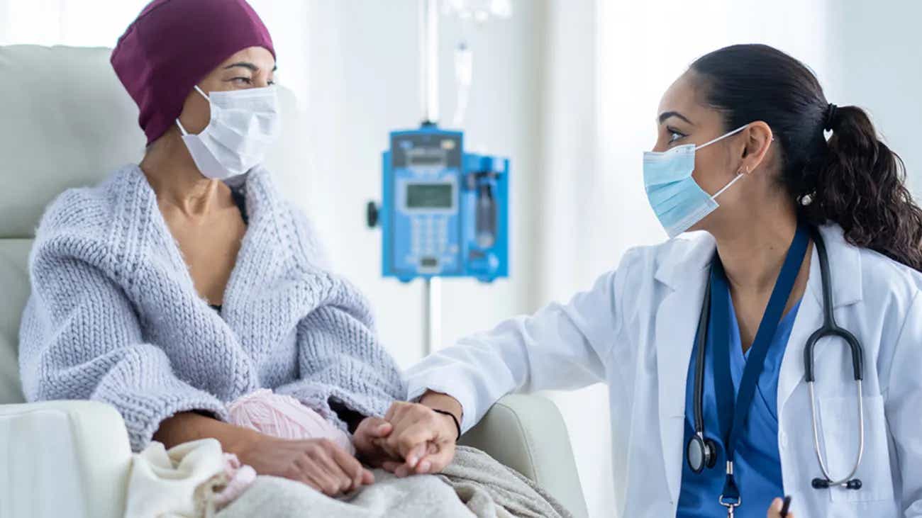 A new cancer treatment uses vibrating dye molecules triggered by near-infrared light to rip cancer cells apart without drugs or heat.