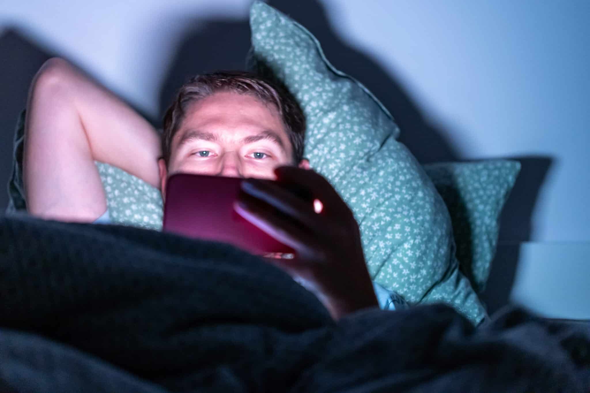 The glow from smartphones before bed can confuse your brain into thinking it's still daytime.