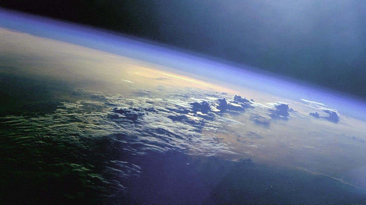 Cosmic dust turned to glassy spheres is rewriting the story of Earth’s ancient air, offering sharp insights into past CO₂ and global life.