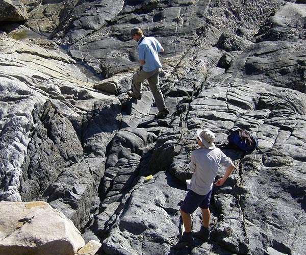 Researchers at Zhejiang University have leveraged AI to reconstruct the chemical composition of Earth's earliest continental crust