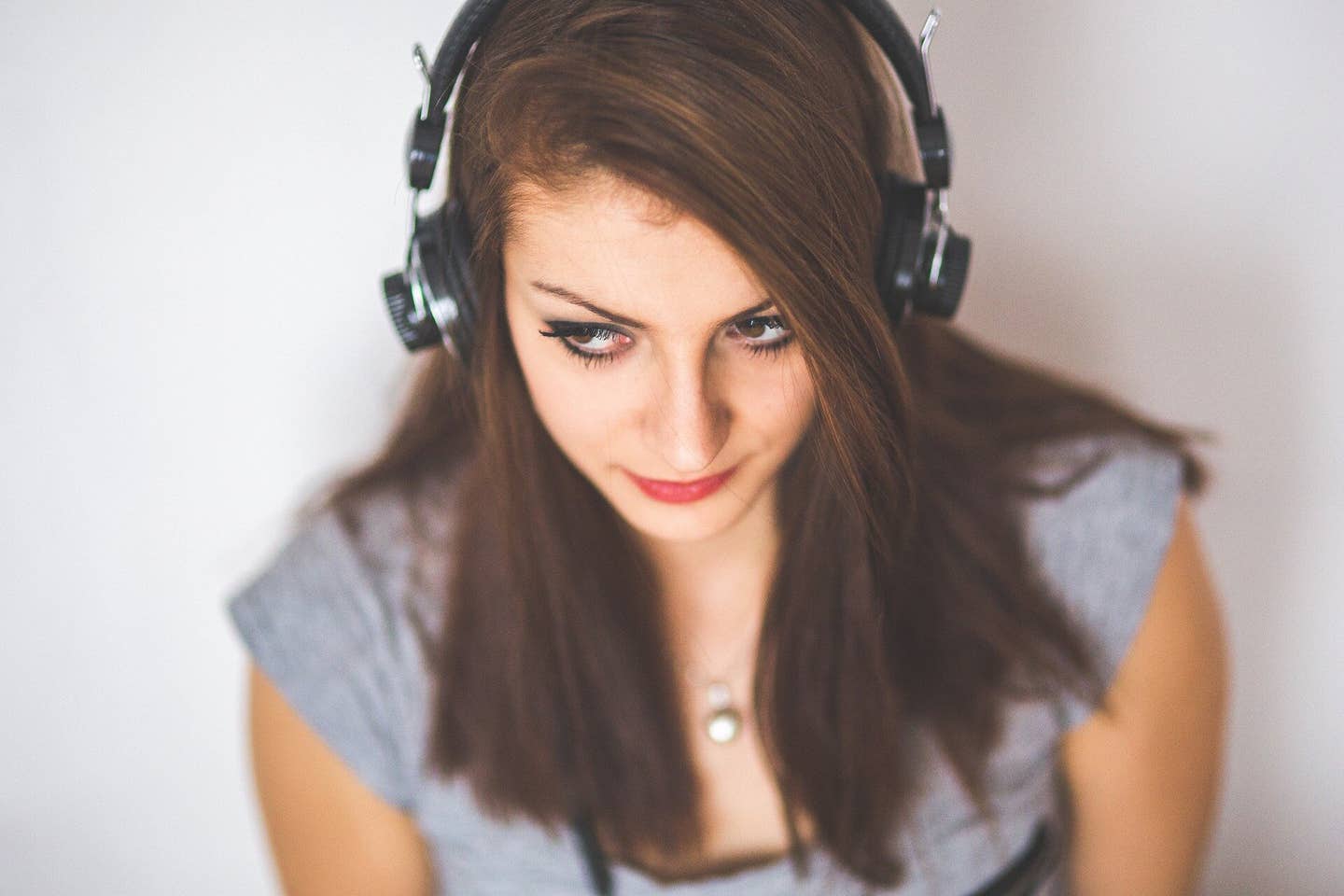 New research shows how your brain tracks emotional transitions and adapts based on past feelings using music and brain imaging.