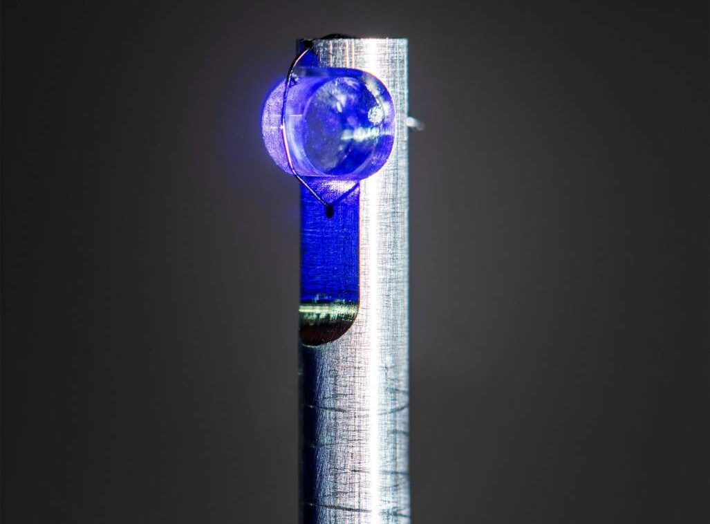 A fluorite crystal containing atoms of the radioactive element thorium-229. It was used to precisely measure the absorption spectrum of atomic nuclei at the National Metrology Institute of Germany (PTB).