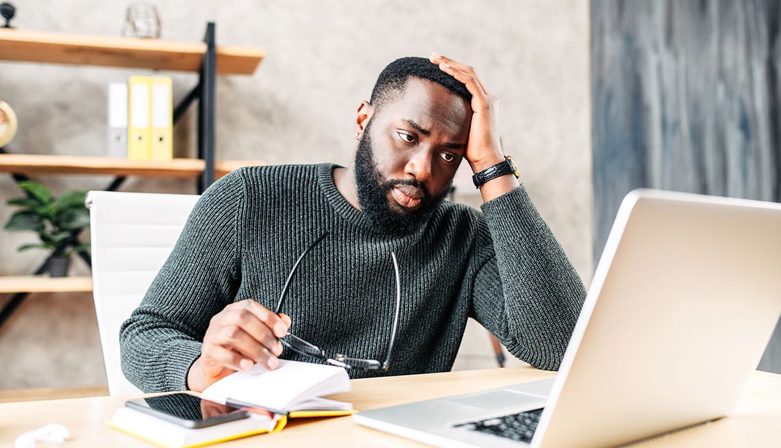 Feeling anxious on Mondays may raise long-term stress hormones and heart disease risk—even in retirees, study finds.