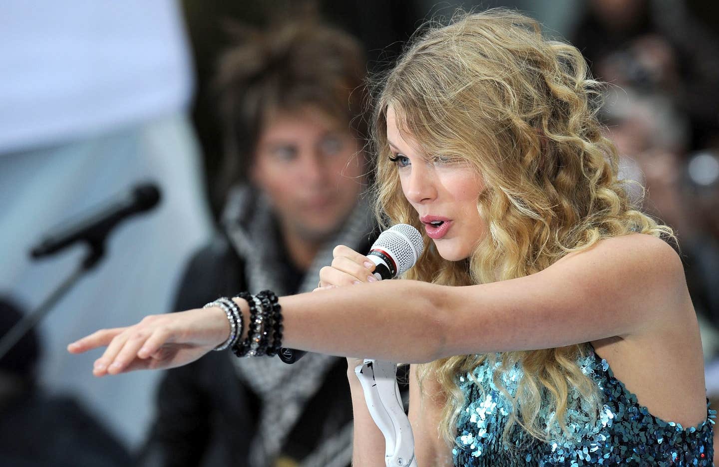 Taylor Swift’s candid talks about body image have inspired fans to rethink eating disorders and seek recovery.