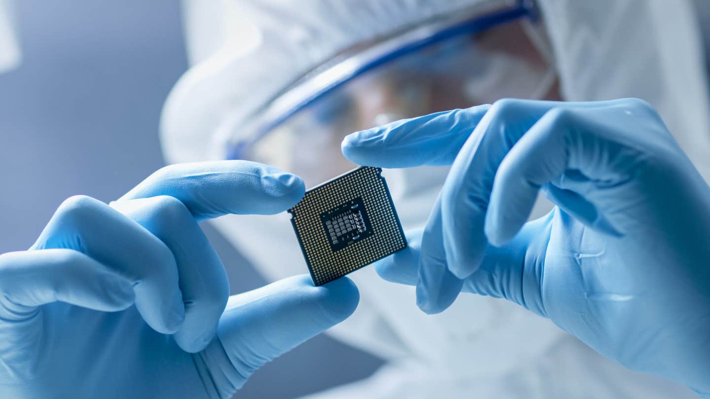 A new wireless chip from MIT and Boston University could dramatically boost battery life and performance for smart devices using less energy.