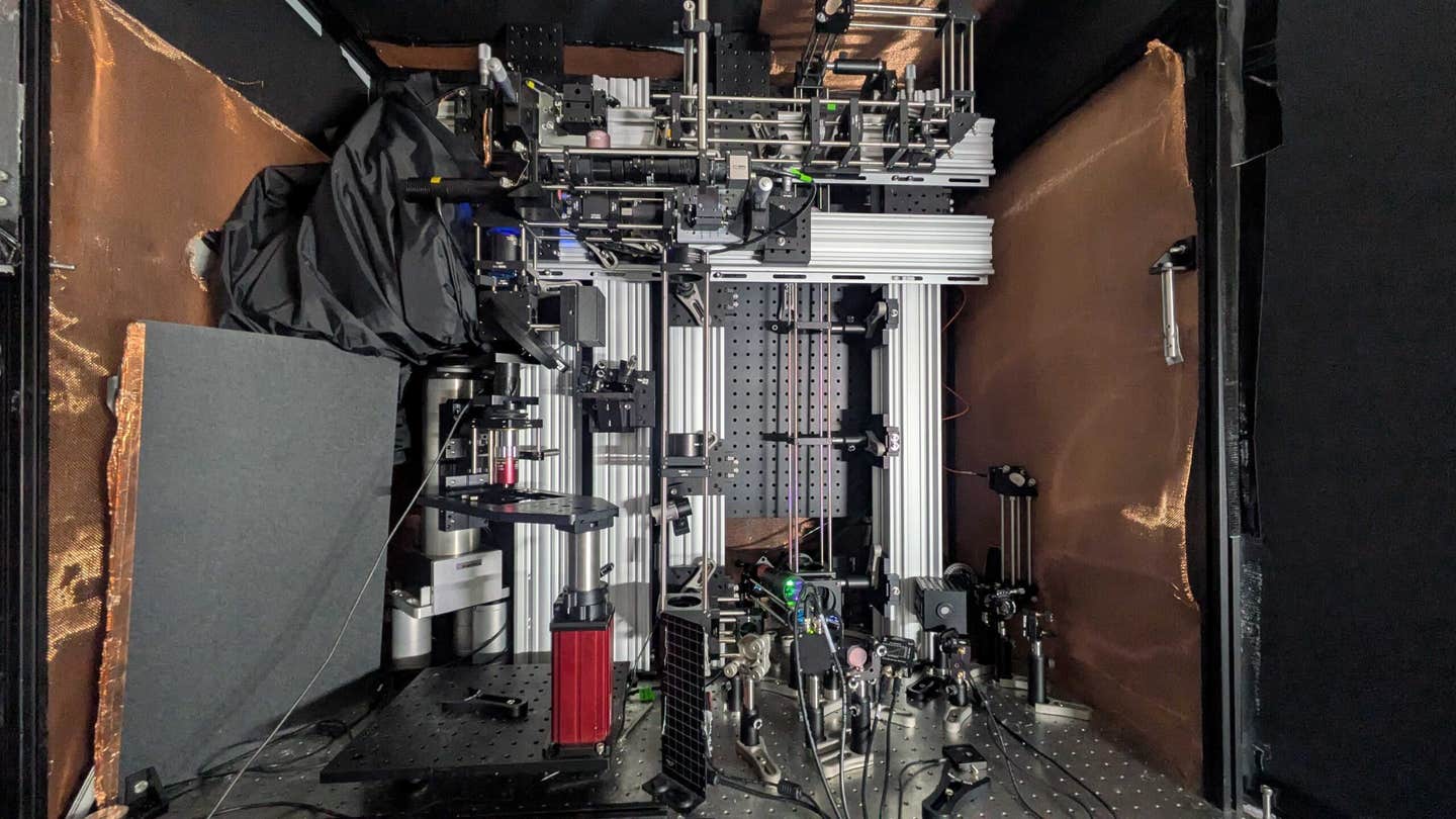A picture of the microscope system.