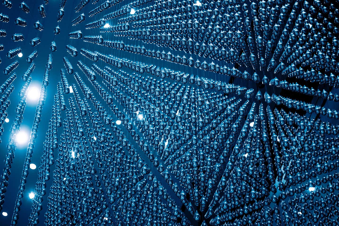 Physicists have demonstrated the simplest form of the GHZ paradox using pulsed light in 37 dimensions
