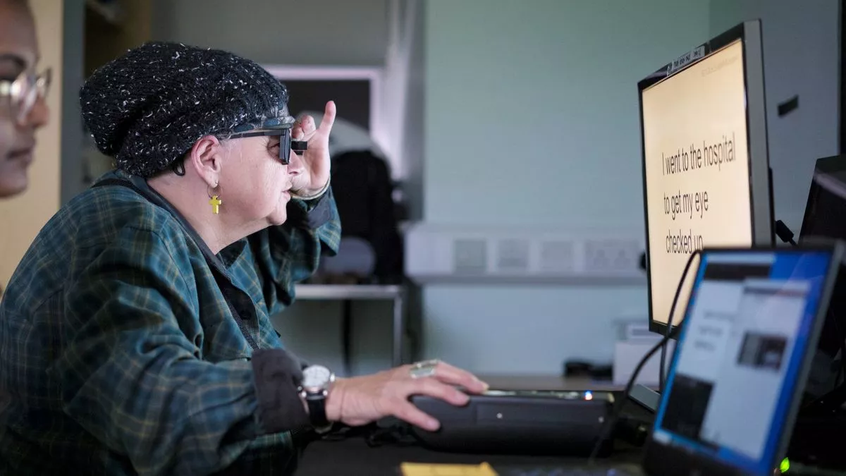 Study partipant Sheila Irvine, a patient at Moorfields, training with the PRIMA device.