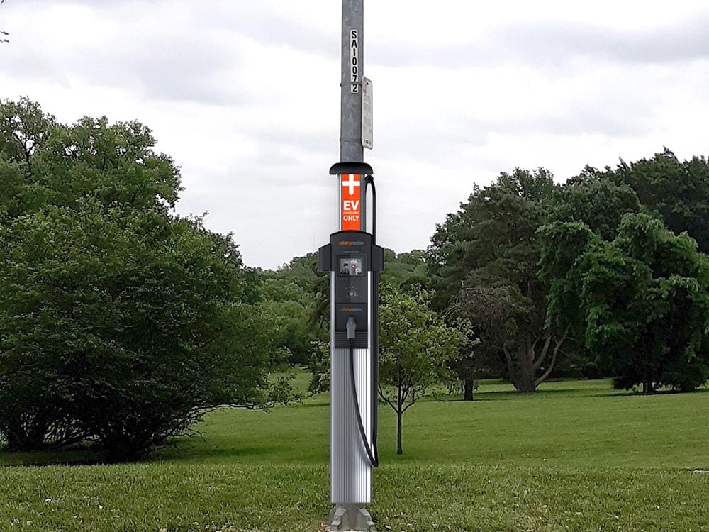 The researchers found that streetlight charging stations, compared to traditional EV charging stations, were more cost- and time-effective, had fewer negative environmental impacts, and were more convenient and accessible.