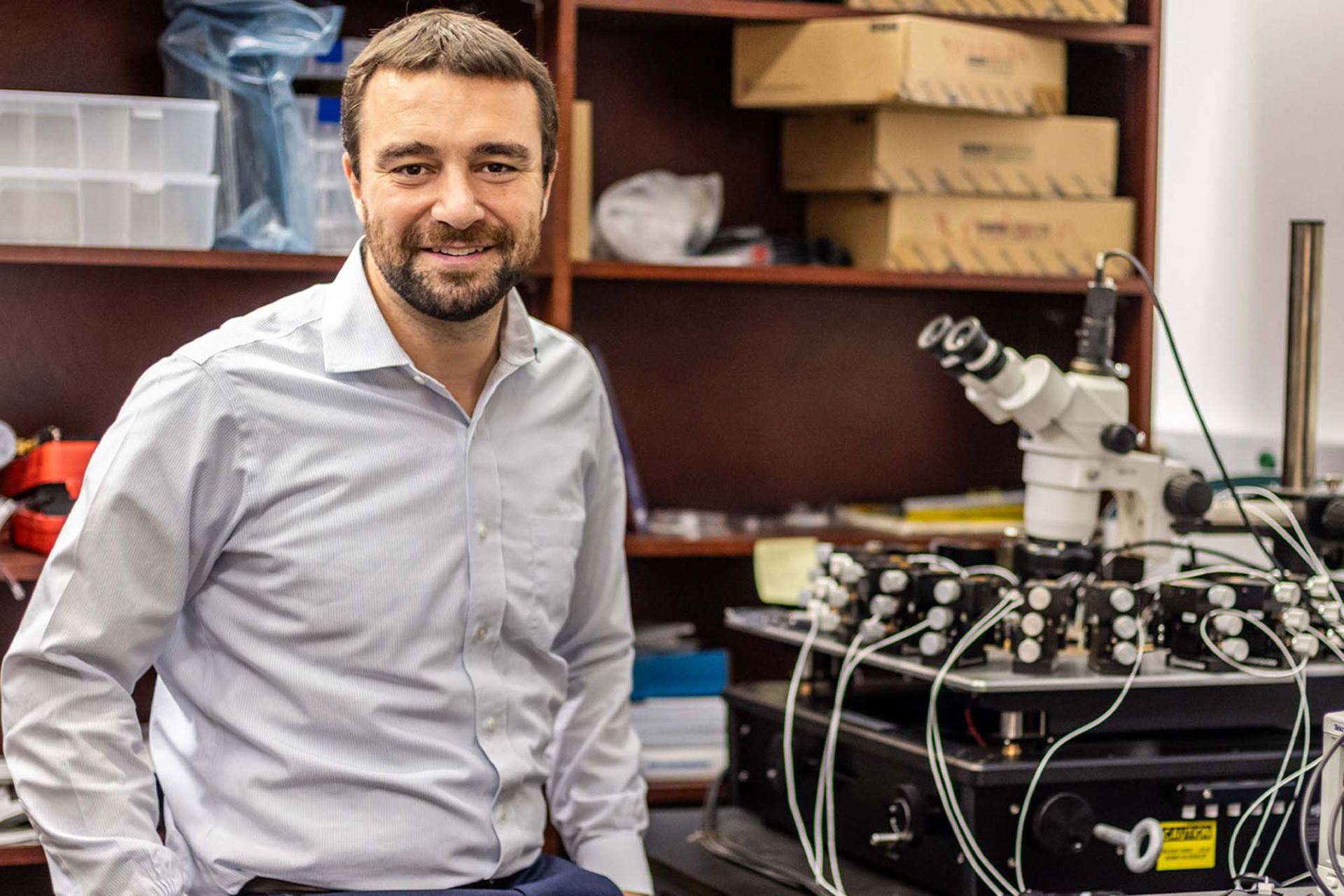Researchers build magnetic computer that thinks like a brain - The