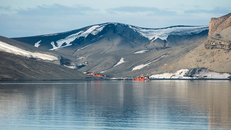 Deception Island, Antarctica: a poly-extreme ecosystem, the island experiences very high or very low temperatures, pH changes, and intense ultraviolet radiation.