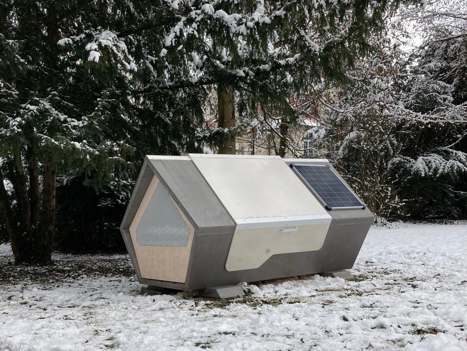 Ulm Nest in final position outdoors. 